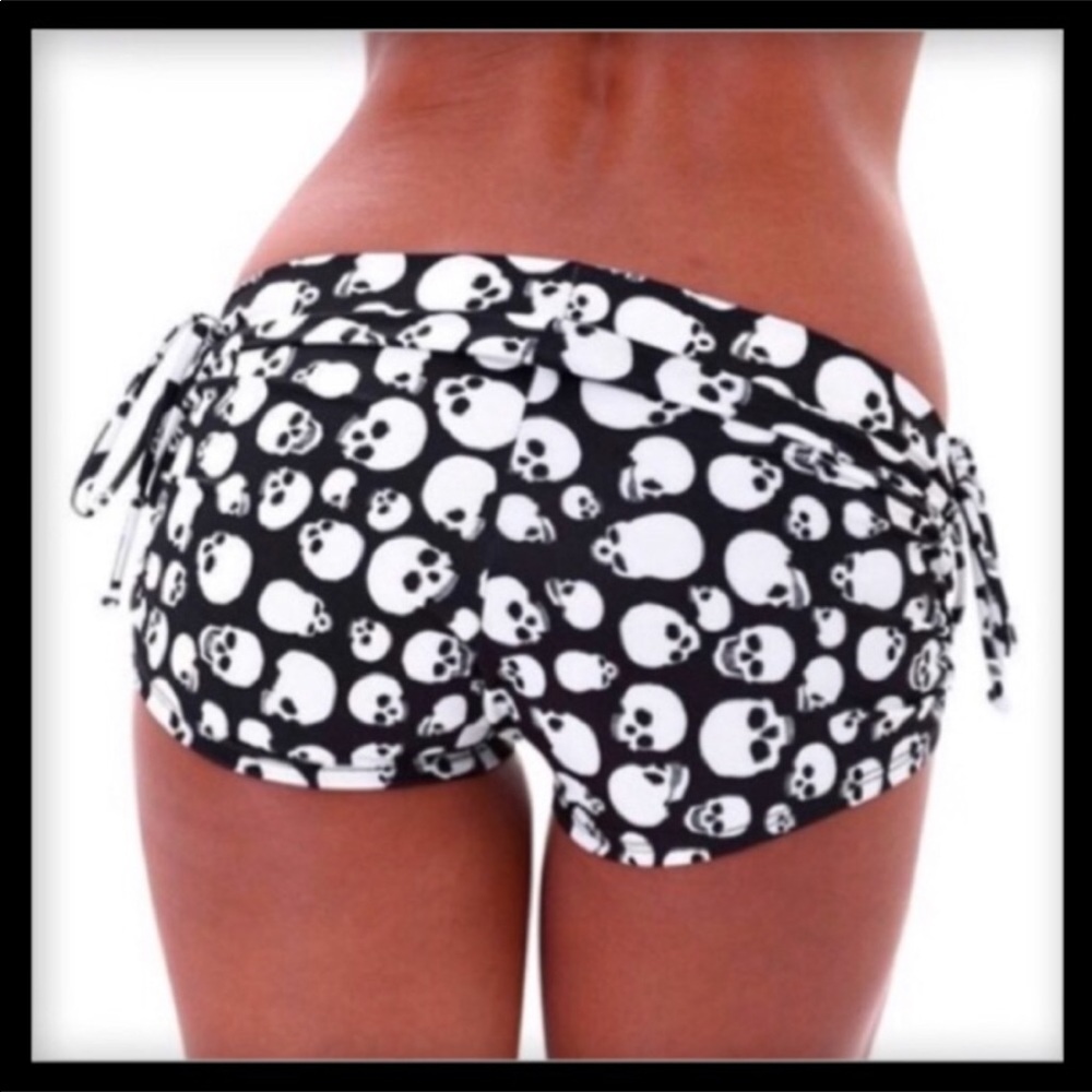Skull printed shorts
